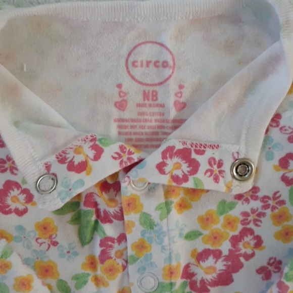 Girls One Piece Footed Sleepers Newborn - Picture 6 of 7